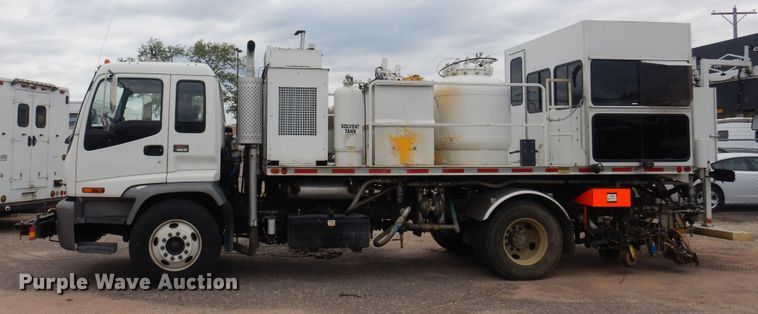 image for item NV9167 2005 GMC T8500 paint striper truck