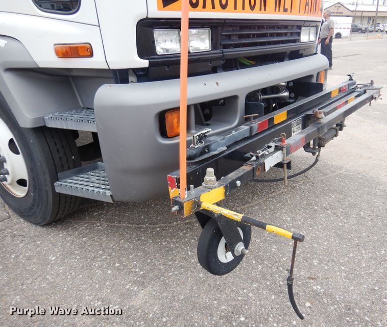image for item NV9167 2005 GMC T8500 paint striper truck