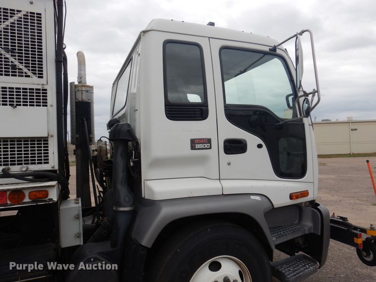 image for item NV9167 2005 GMC T8500 paint striper truck