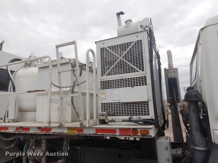 image for item NV9167 2005 GMC T8500 paint striper truck