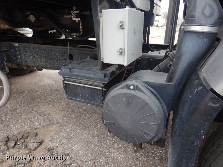 image for item NV9167 2005 GMC T8500 paint striper truck