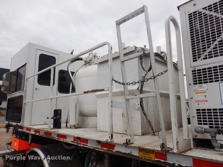 image for item NV9167 2005 GMC T8500 paint striper truck