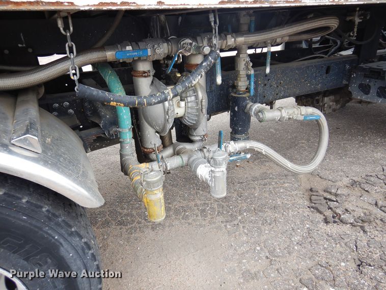 image for item NV9167 2005 GMC T8500 paint striper truck