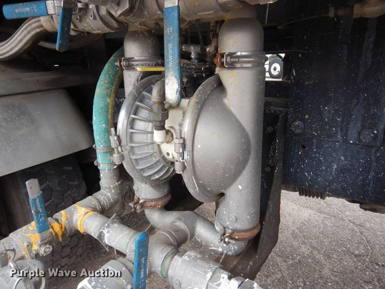 image for item NV9167 2005 GMC T8500 paint striper truck