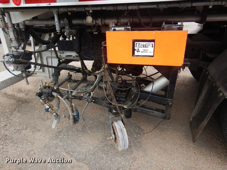 image for item NV9167 2005 GMC T8500 paint striper truck