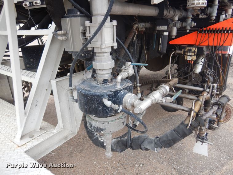 image for item NV9167 2005 GMC T8500 paint striper truck