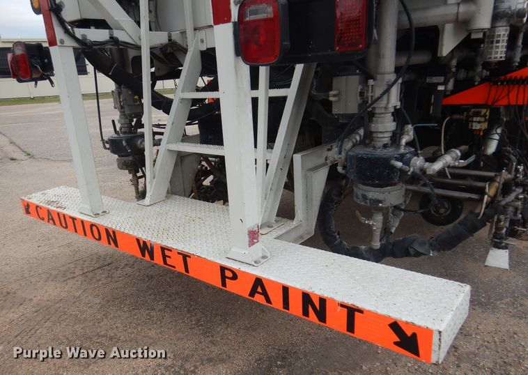 image for item NV9167 2005 GMC T8500 paint striper truck