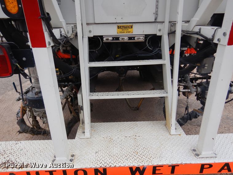 image for item NV9167 2005 GMC T8500 paint striper truck