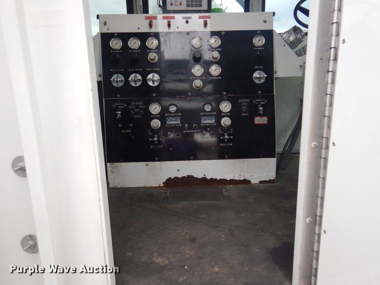 image for item NV9167 2005 GMC T8500 paint striper truck