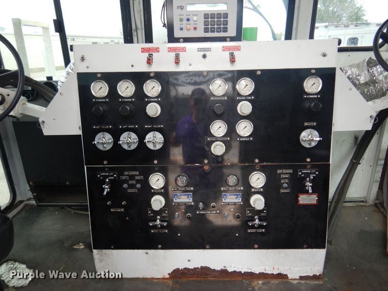 image for item NV9167 2005 GMC T8500 paint striper truck