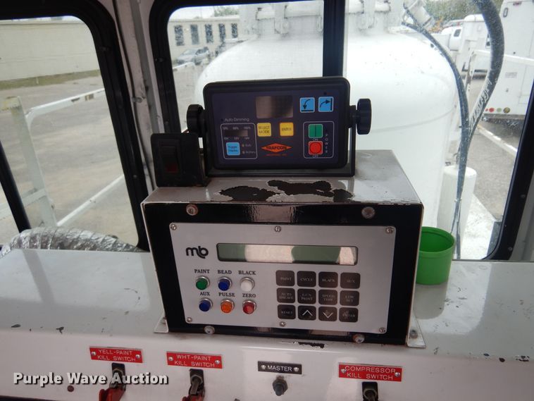 image for item NV9167 2005 GMC T8500 paint striper truck