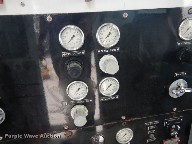 image for item NV9167 2005 GMC T8500 paint striper truck