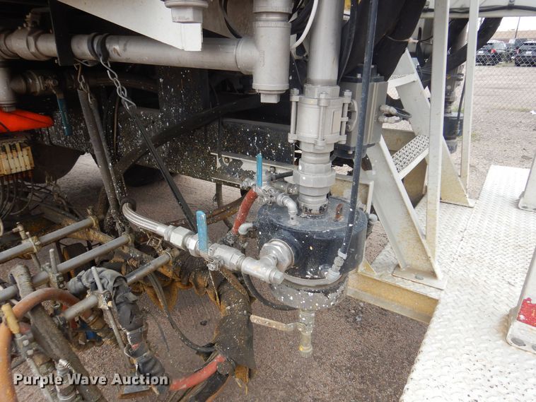 image for item NV9167 2005 GMC T8500 paint striper truck