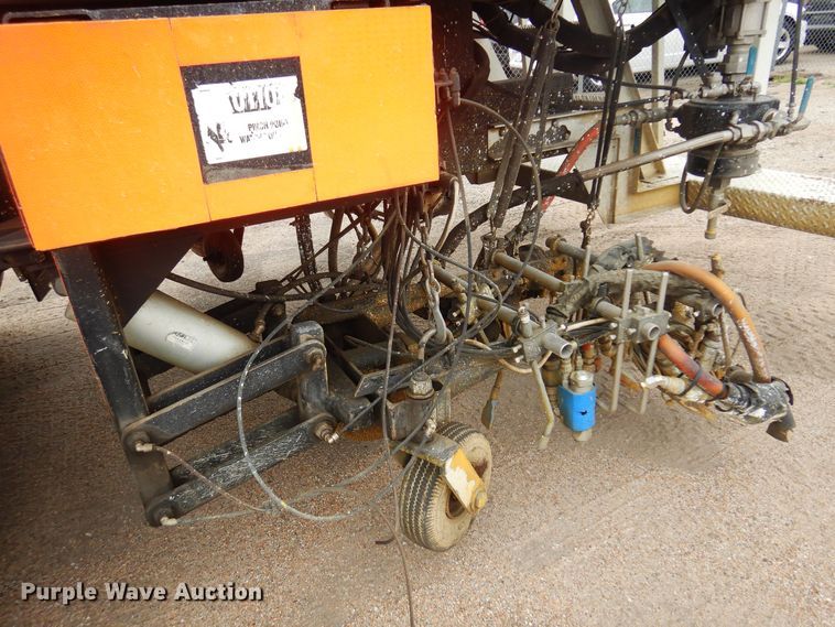 image for item NV9167 2005 GMC T8500 paint striper truck