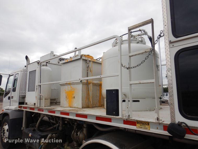 image for item NV9167 2005 GMC T8500 paint striper truck