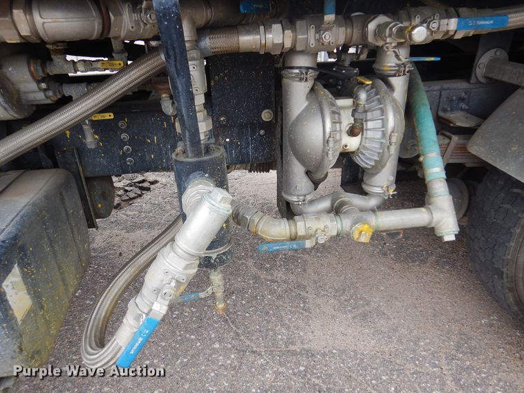 image for item NV9167 2005 GMC T8500 paint striper truck