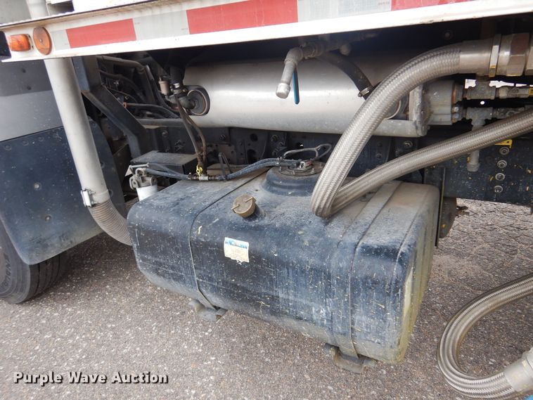 image for item NV9167 2005 GMC T8500 paint striper truck