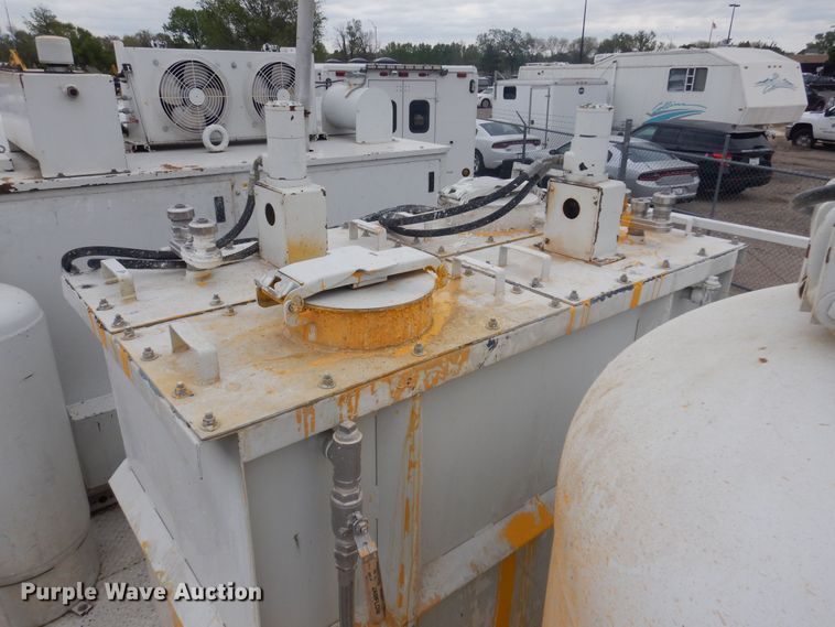 image for item NV9167 2005 GMC T8500 paint striper truck