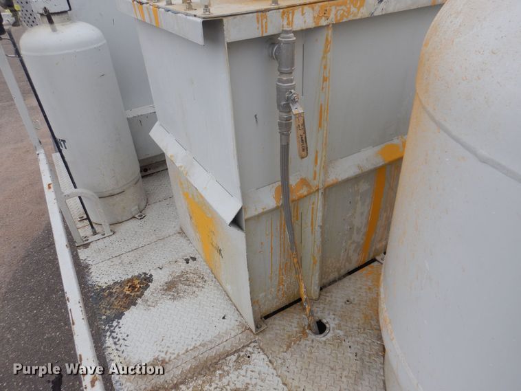 image for item NV9167 2005 GMC T8500 paint striper truck