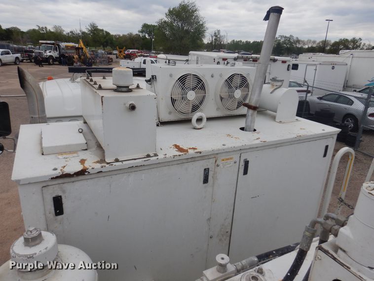 image for item NV9167 2005 GMC T8500 paint striper truck