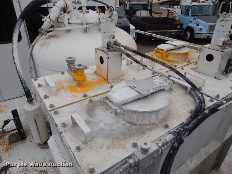 image for item NV9167 2005 GMC T8500 paint striper truck