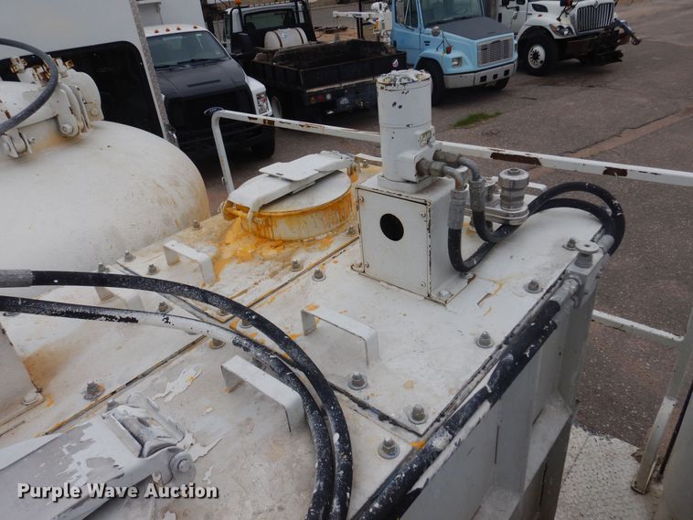 image for item NV9167 2005 GMC T8500 paint striper truck