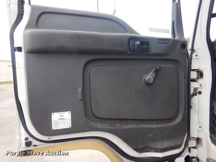 image for item NV9167 2005 GMC T8500 paint striper truck