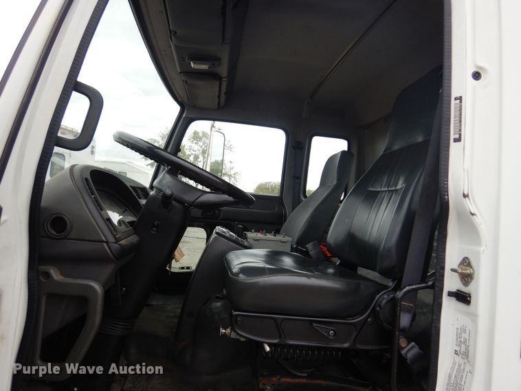 image for item NV9167 2005 GMC T8500 paint striper truck