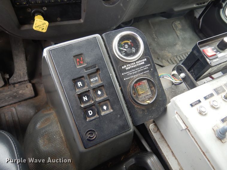 image for item NV9167 2005 GMC T8500 paint striper truck