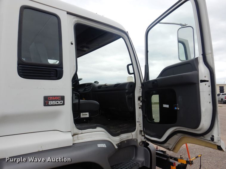 image for item NV9167 2005 GMC T8500 paint striper truck