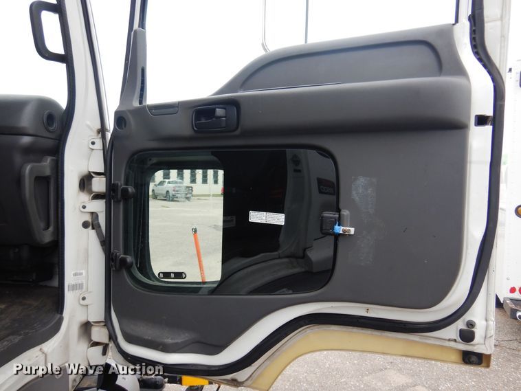 image for item NV9167 2005 GMC T8500 paint striper truck