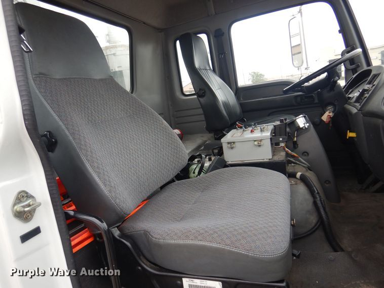 image for item NV9167 2005 GMC T8500 paint striper truck