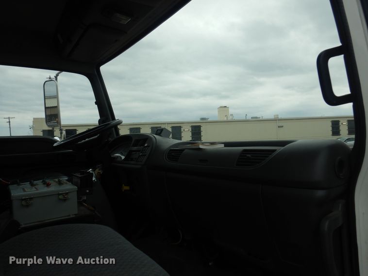 image for item NV9167 2005 GMC T8500 paint striper truck