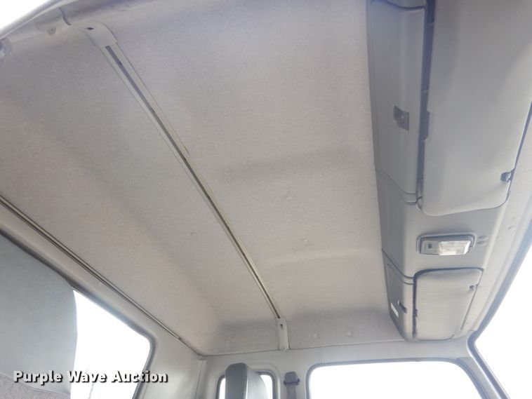 image for item NV9167 2005 GMC T8500 paint striper truck