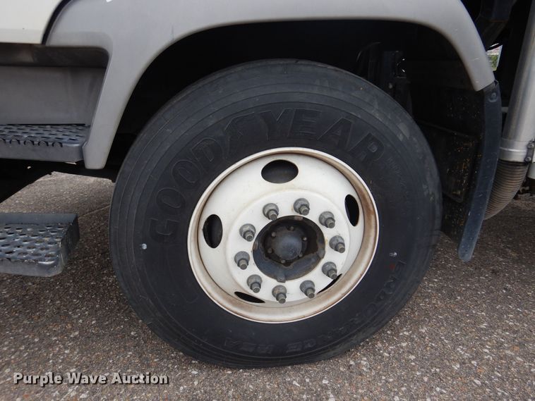 image for item NV9167 2005 GMC T8500 paint striper truck