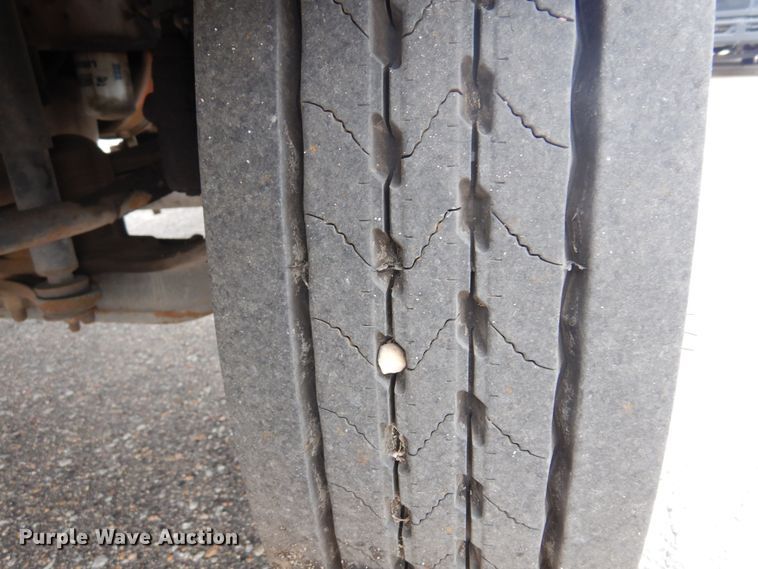 image for item NV9167 2005 GMC T8500 paint striper truck