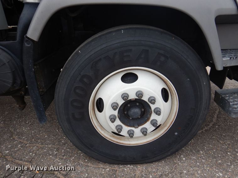 image for item NV9167 2005 GMC T8500 paint striper truck