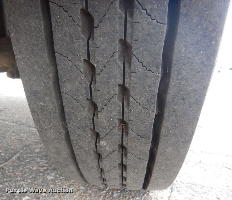 image for item NV9167 2005 GMC T8500 paint striper truck