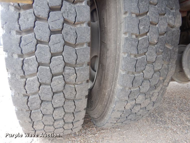 image for item NV9167 2005 GMC T8500 paint striper truck