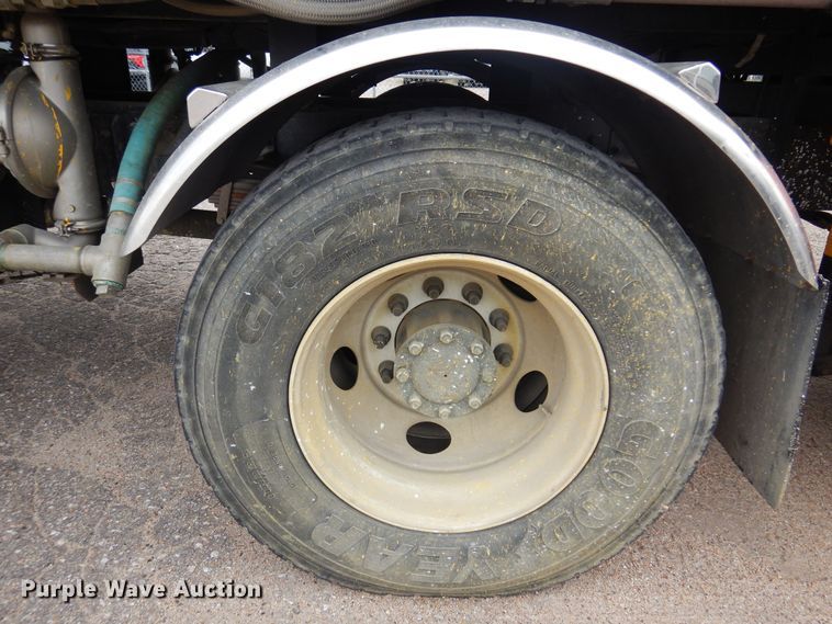 image for item NV9167 2005 GMC T8500 paint striper truck