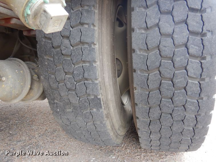 image for item NV9167 2005 GMC T8500 paint striper truck