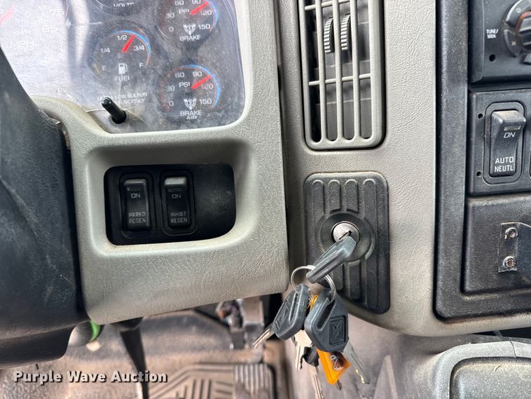 image for item NV9170 2010 International  7500 SFA dump truck