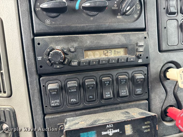 image for item NV9170 2010 International  7500 SFA dump truck