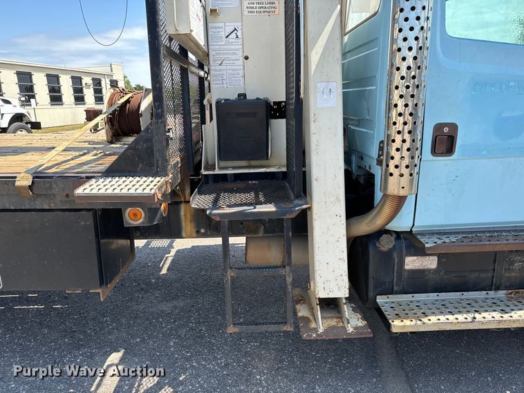 image for item NV9172 2001 Freightliner FL70 crane truck