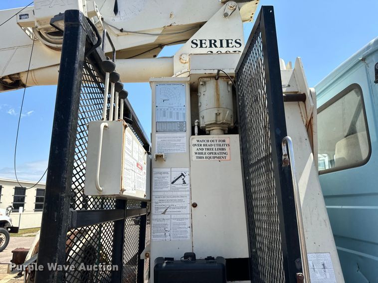 image for item NV9172 2001 Freightliner FL70 crane truck