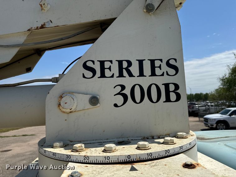 image for item NV9172 2001 Freightliner FL70 crane truck