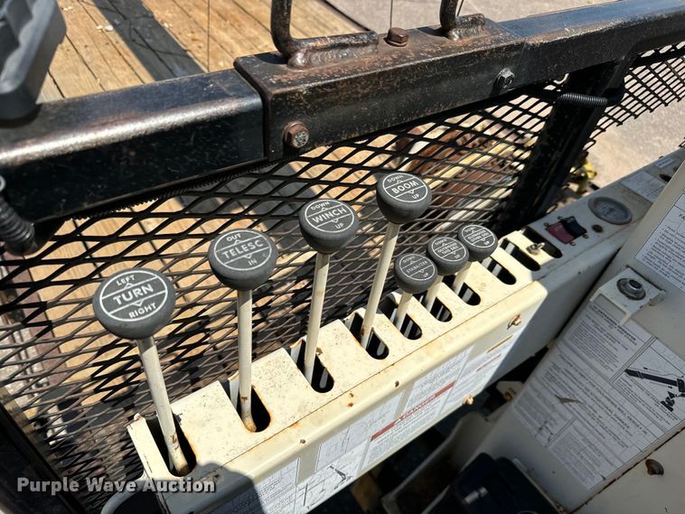 image for item NV9172 2001 Freightliner FL70 crane truck