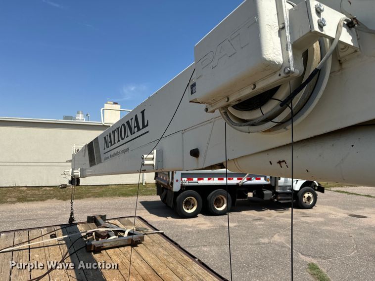 image for item NV9172 2001 Freightliner FL70 crane truck