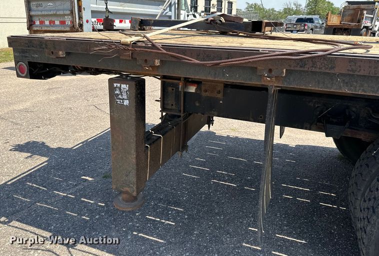 image for item NV9172 2001 Freightliner FL70 crane truck