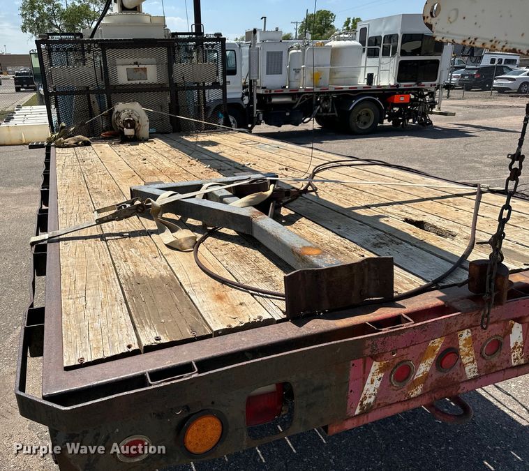 image for item NV9172 2001 Freightliner FL70 crane truck